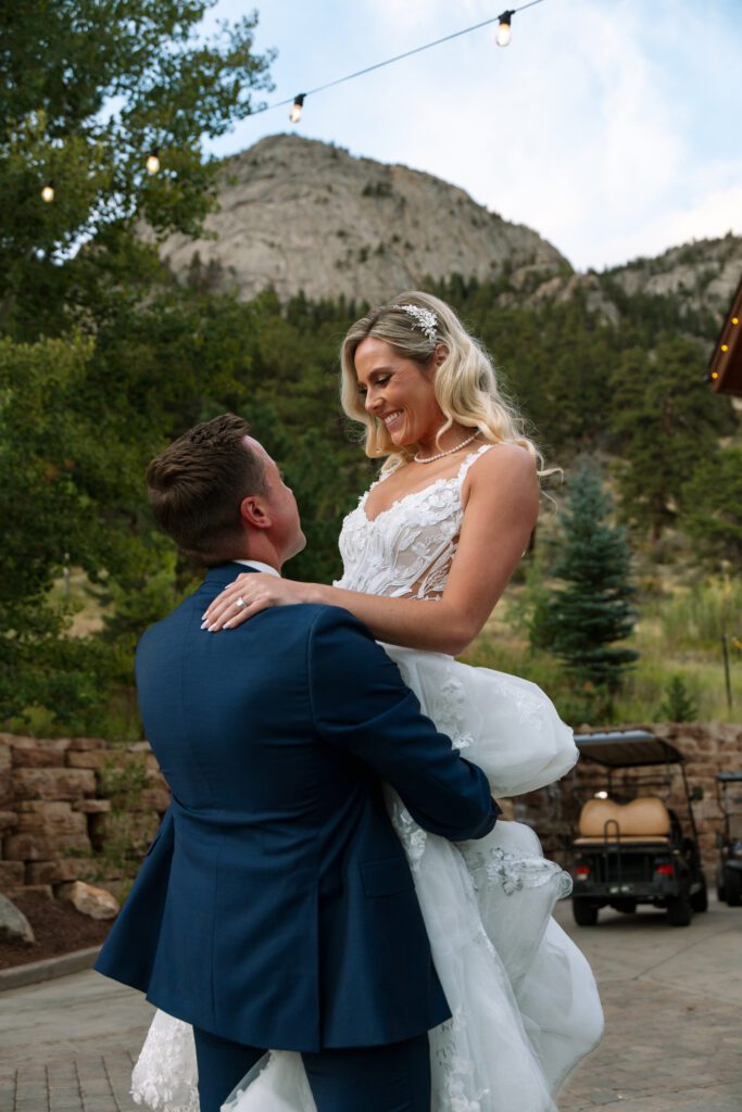 Bride and groom portraits at Della Terra Mountain Chateau