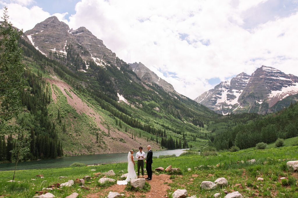 Scenic Maroon Bells elopement with towering Colorado mountain peaks